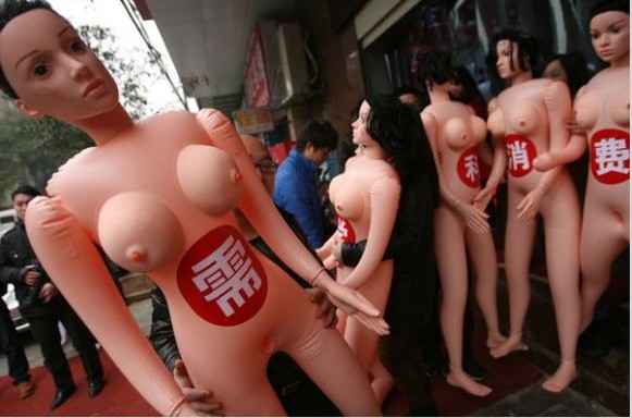 罕见！长沙315宣传竟用充气娃娃打头阵（图）