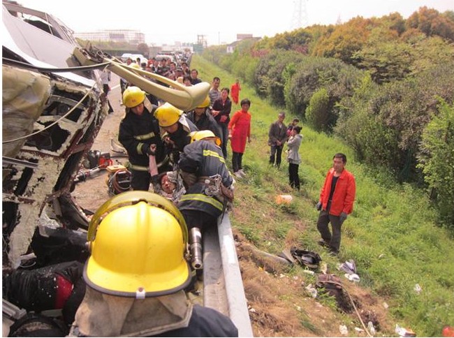 江苏常熟车祸惨烈6死21伤 场面惨不忍睹（图）
