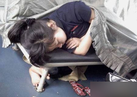 美女坐车真不低调