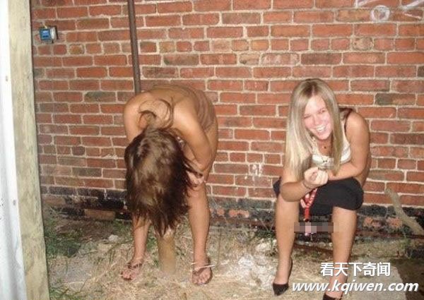 抓拍美女们随处随地尿尿的雷人百态(组图13P)